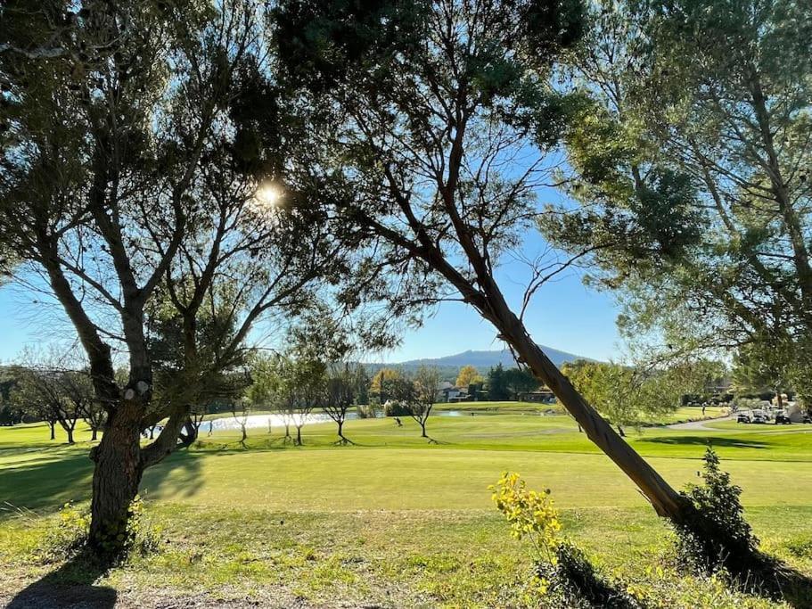 Appartement Golf De Pont Royal Mallemort Bagian luar foto