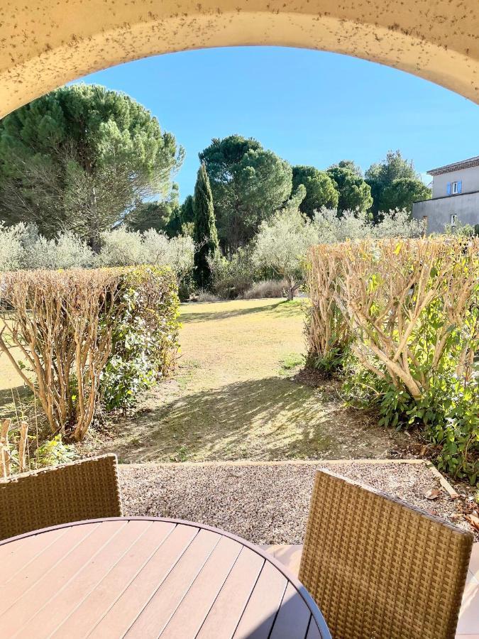 Appartement Golf De Pont Royal Mallemort Bagian luar foto