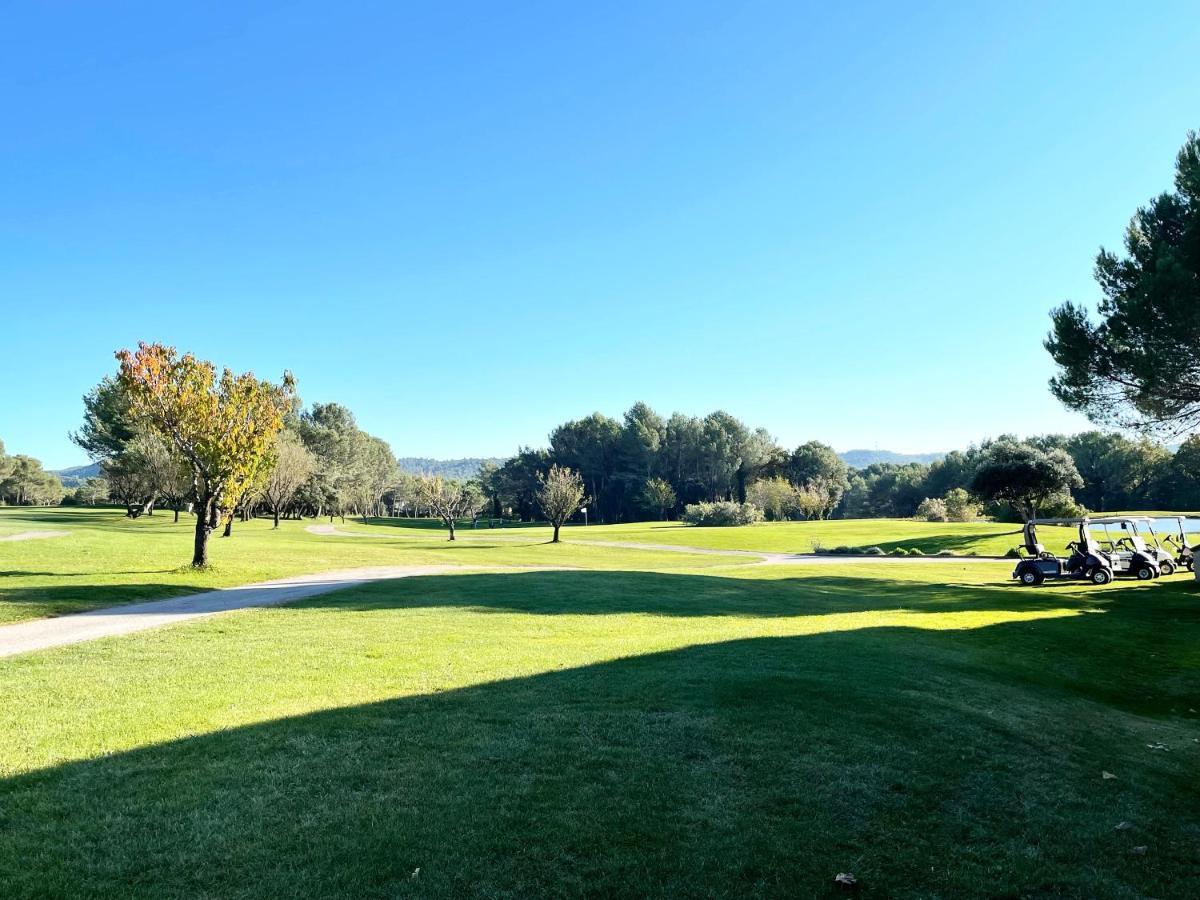 Appartement Golf De Pont Royal Mallemort Bagian luar foto