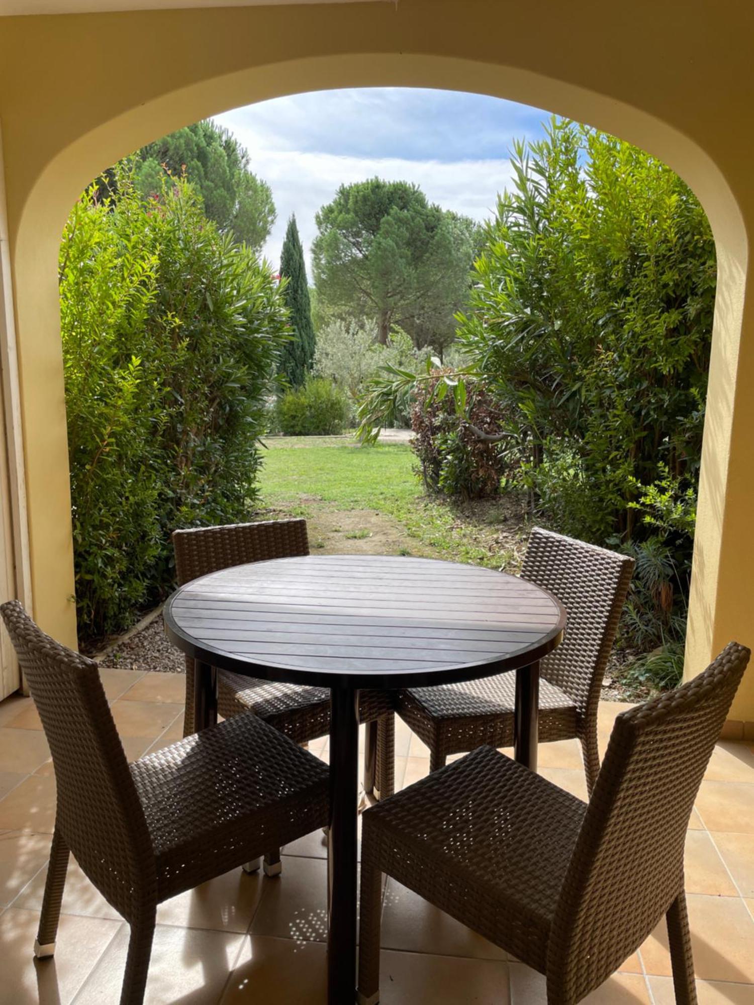 Appartement Golf De Pont Royal Mallemort Bagian luar foto