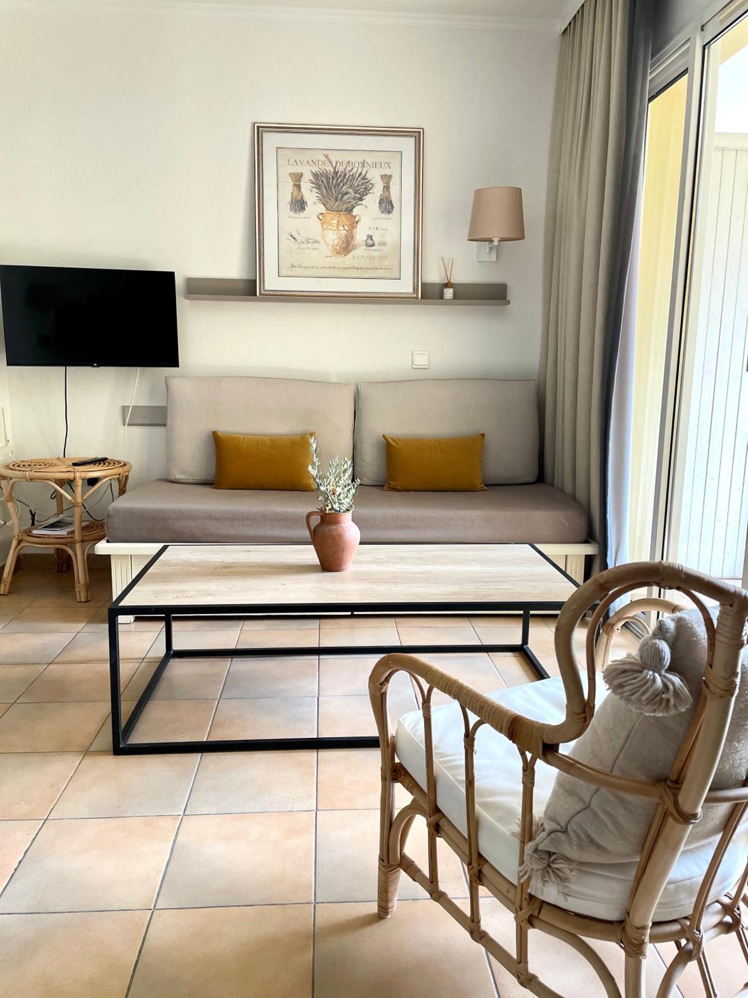 Appartement Golf De Pont Royal Mallemort Bagian luar foto